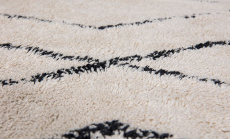 Vasu Rug 250x350 cm (black pattern)