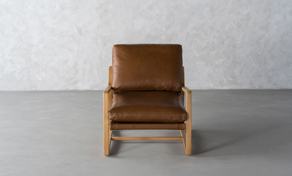 Embrace Lounge Chair (Old Saddle Color)